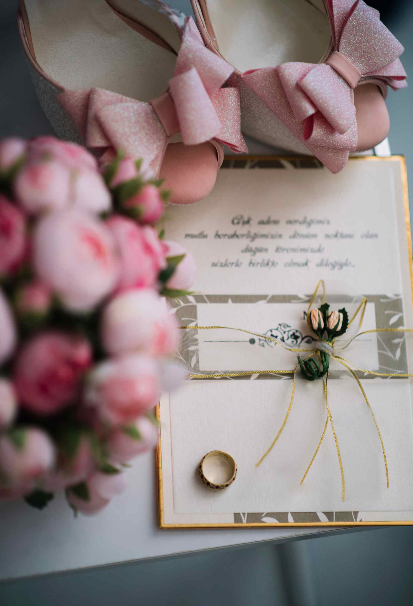 What is the Best Way to Honor a Deceased Parent on a Wedding Invite