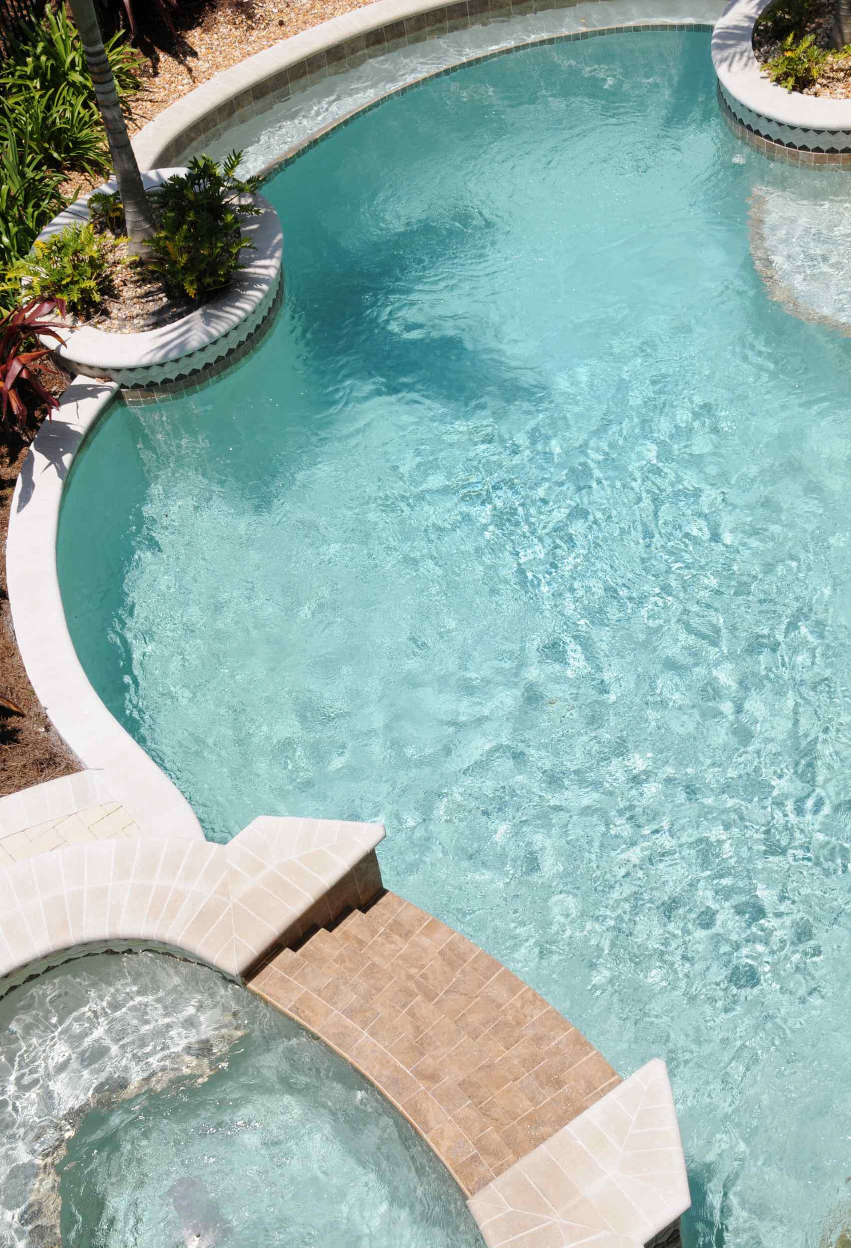 How To Determine the Source of a Pool Leak in 5 Simple Steps