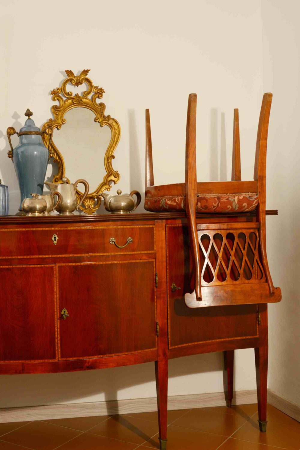 A Comprehensive Guide to Vintage Furniture Styles and Trends