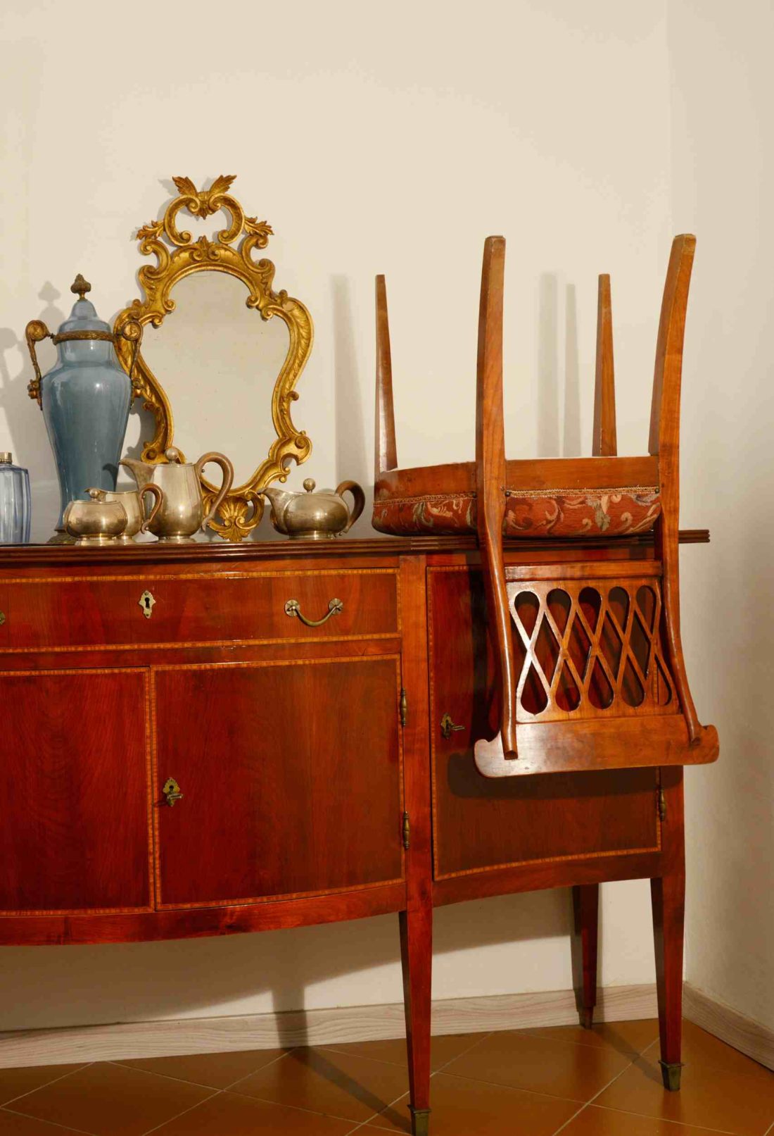 A Comprehensive Guide to Vintage Furniture Styles and Trends