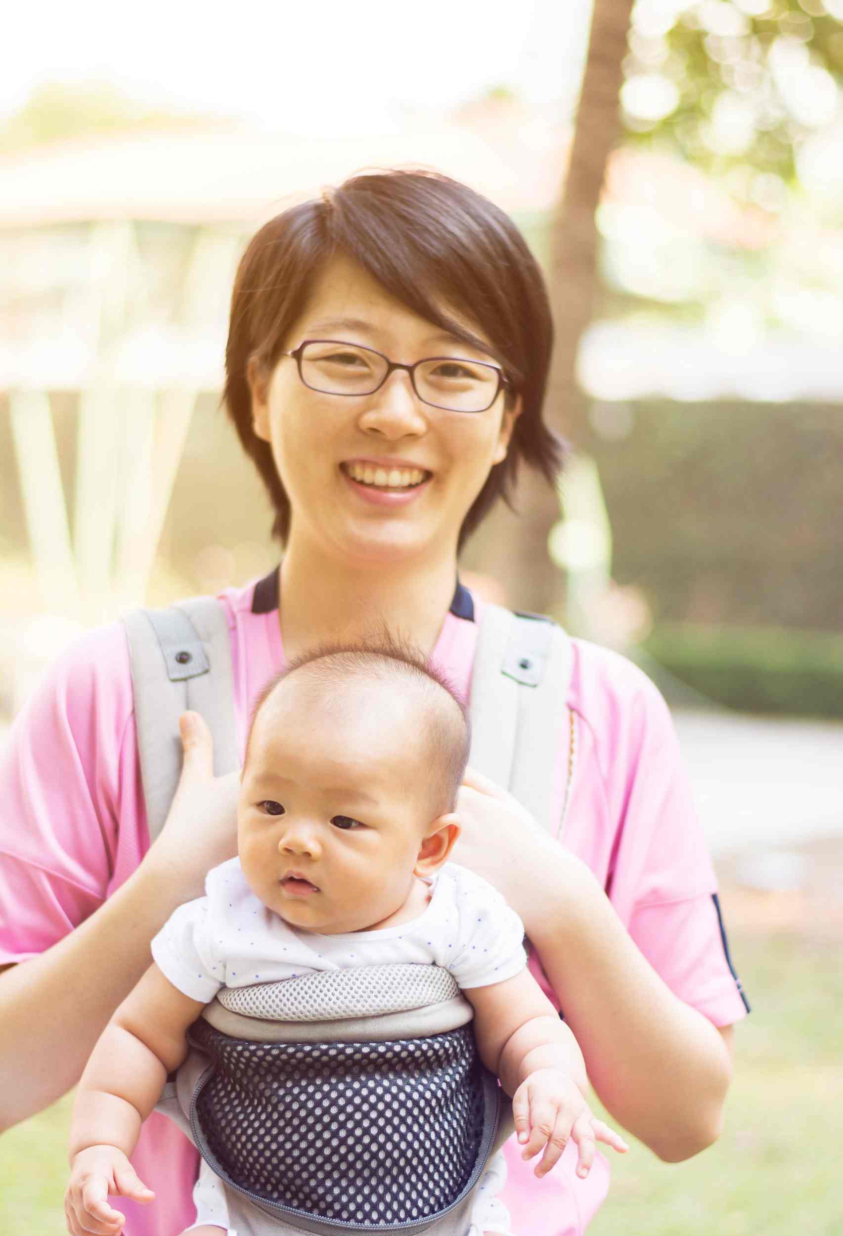 Close to Your Heart: The Benefits of Baby Carriers for Bonding and Development