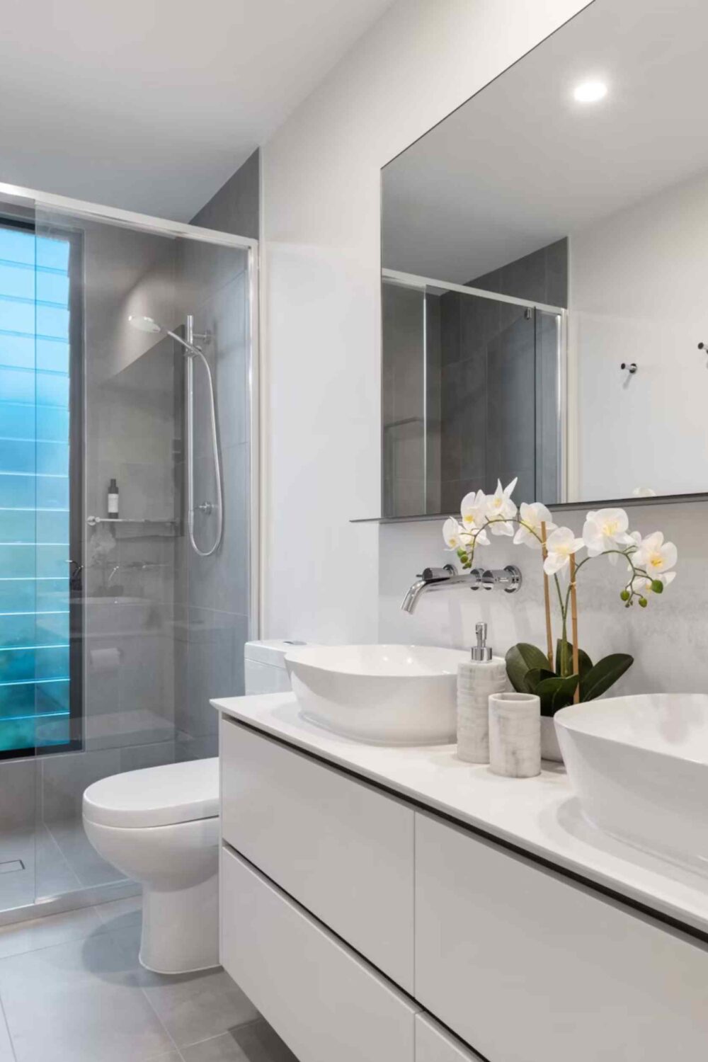 Small Space, Big Impact: Maximizing Style and Function in a Compact Bathroom