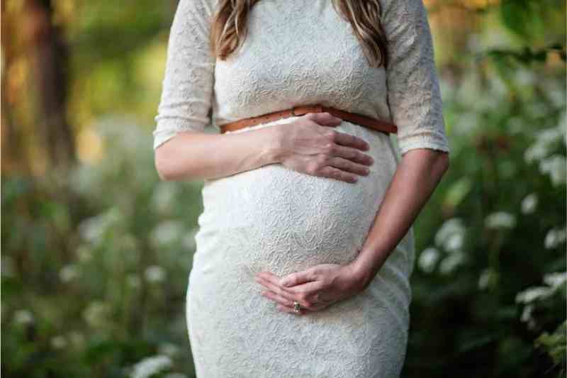 Managing Back Pain During Pregnancy Tips for Moms-to-Be -Pregnant Woman