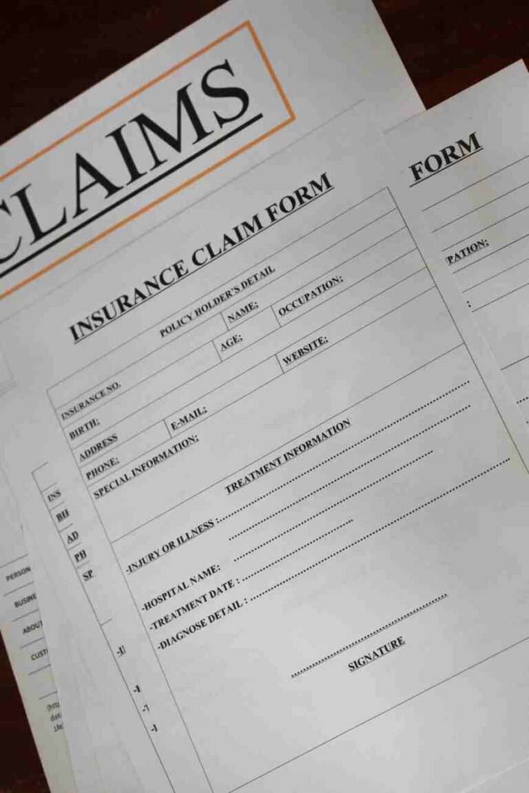 Navigating the Claims Process: When to Consult an Attorney After a Car Accident