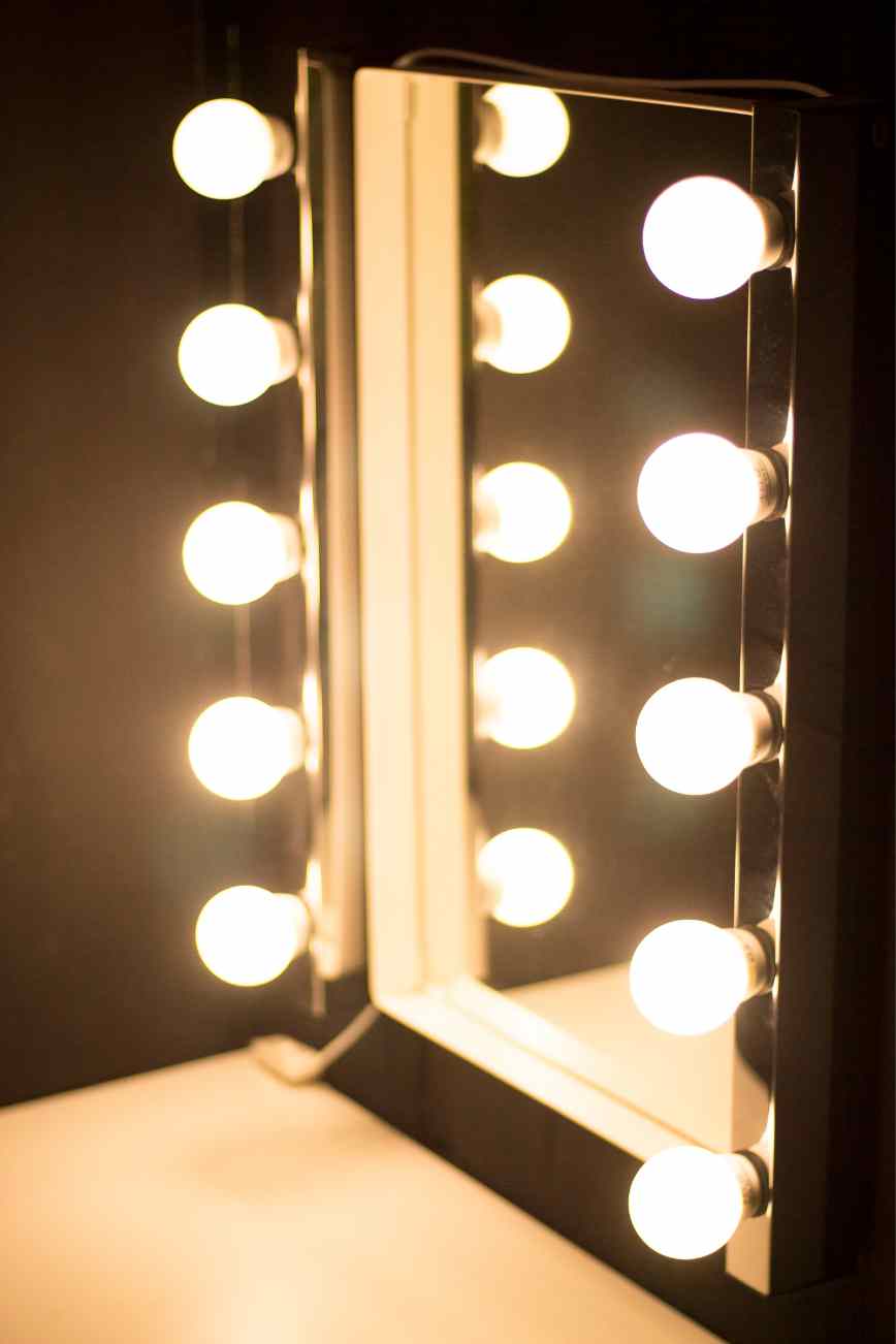 Vesaur Makeup Mirror Revolutionizing Your Beauty Routine with Perfect Lighting and Design