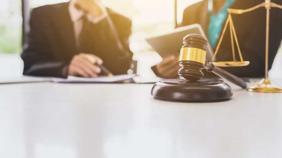 premium_photo-1661549808650-562f70a8102a