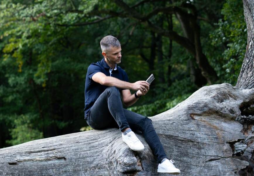 The Rise of “Micro-Escapes”_ How Mobile Betting Fits Into Modern Downtime -from Bazoom
