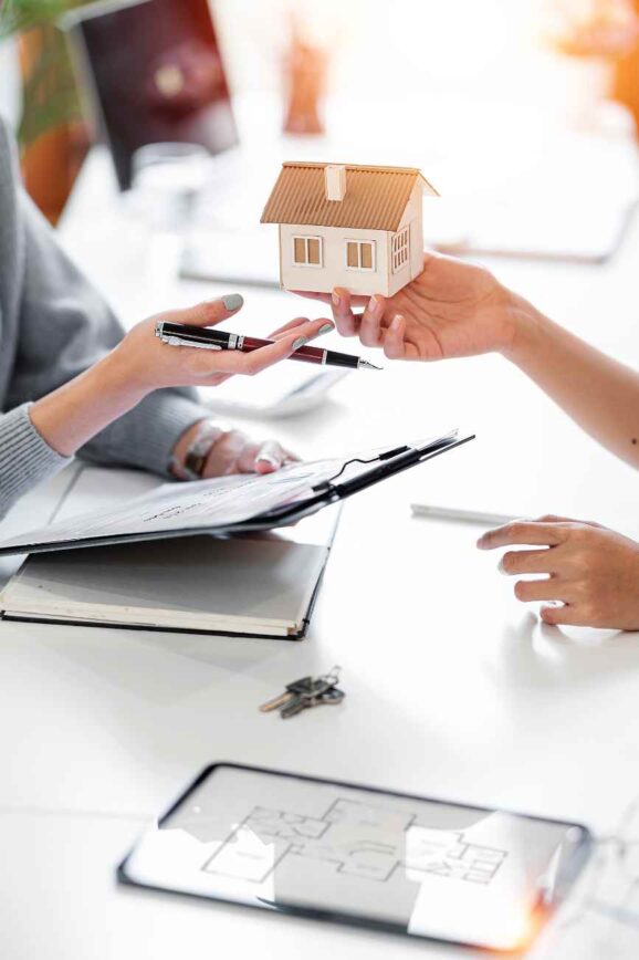 A Practical 2026 Checklist for Comparing Naples Homes Before You Make an Offer