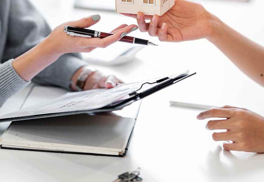 A Practical 2026 Checklist for Comparing Naples Homes Before You Make an Offer