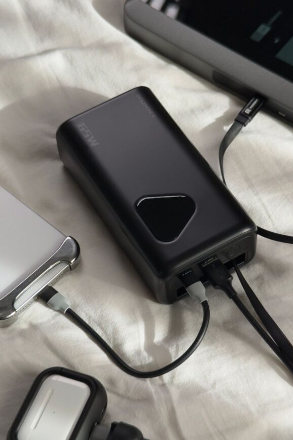 5 Magnetic Chargers to Consider for Busy Days and Family Outings