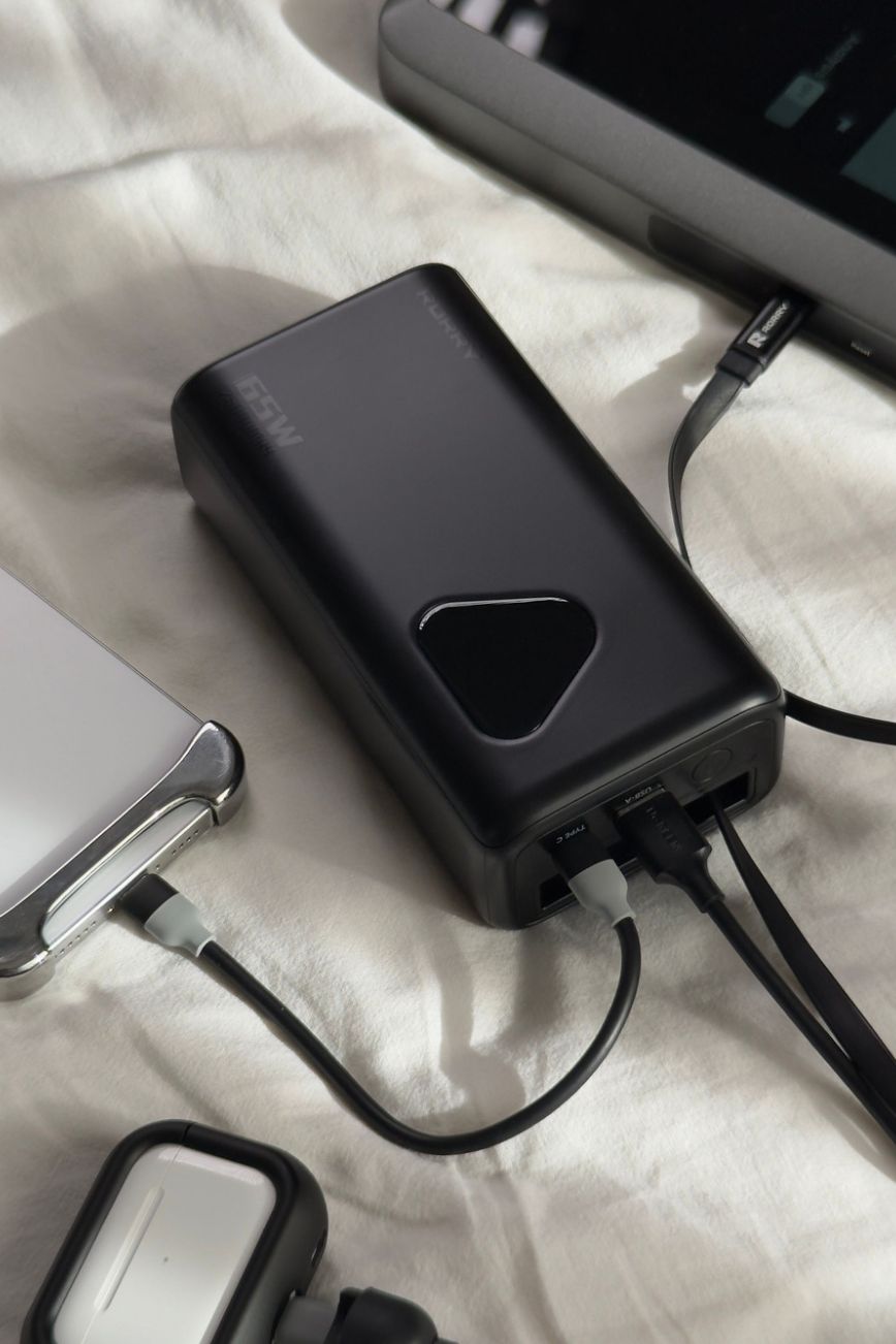 5 Magnetic Chargers to Consider for Busy Days and Family Outings