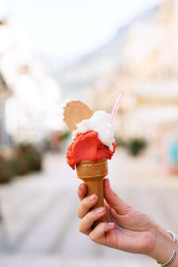 Guide to Choosing Frozen Desserts for Hot Miami, Florida Days